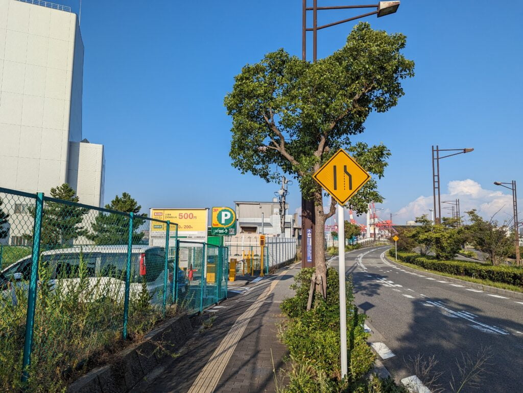 三井のリパーク コスモスクエア海浜緑地 入口
