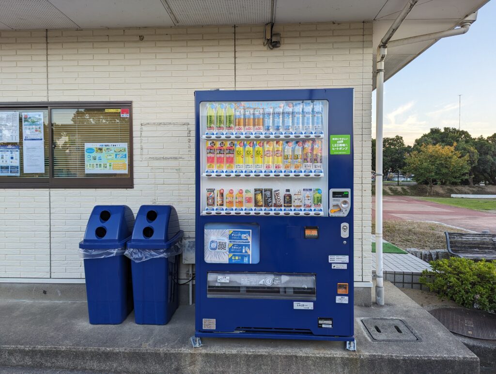 前島埠頭から少し離れたところにある公園の自動販売機