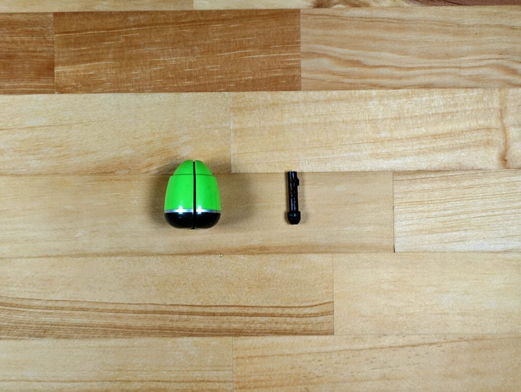 シマノコアゼロピットDVCのウキ部分とパイプ部分を分離したもの